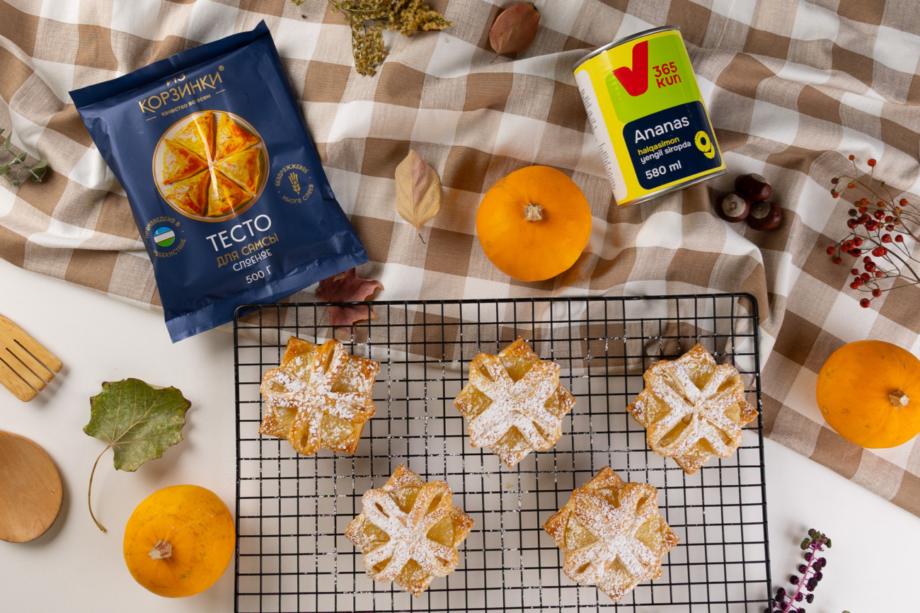 Видеорецепт: слойки с ананасами