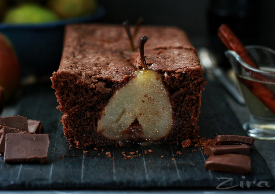 Шоколадный пирог с грушами, припущенными в сиропе — Zira.uz