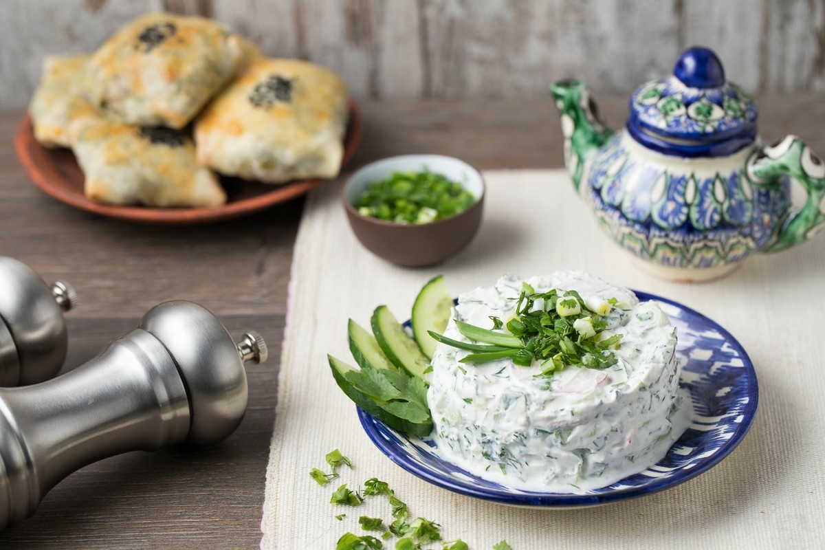 Салат с сузьмой и огурцами