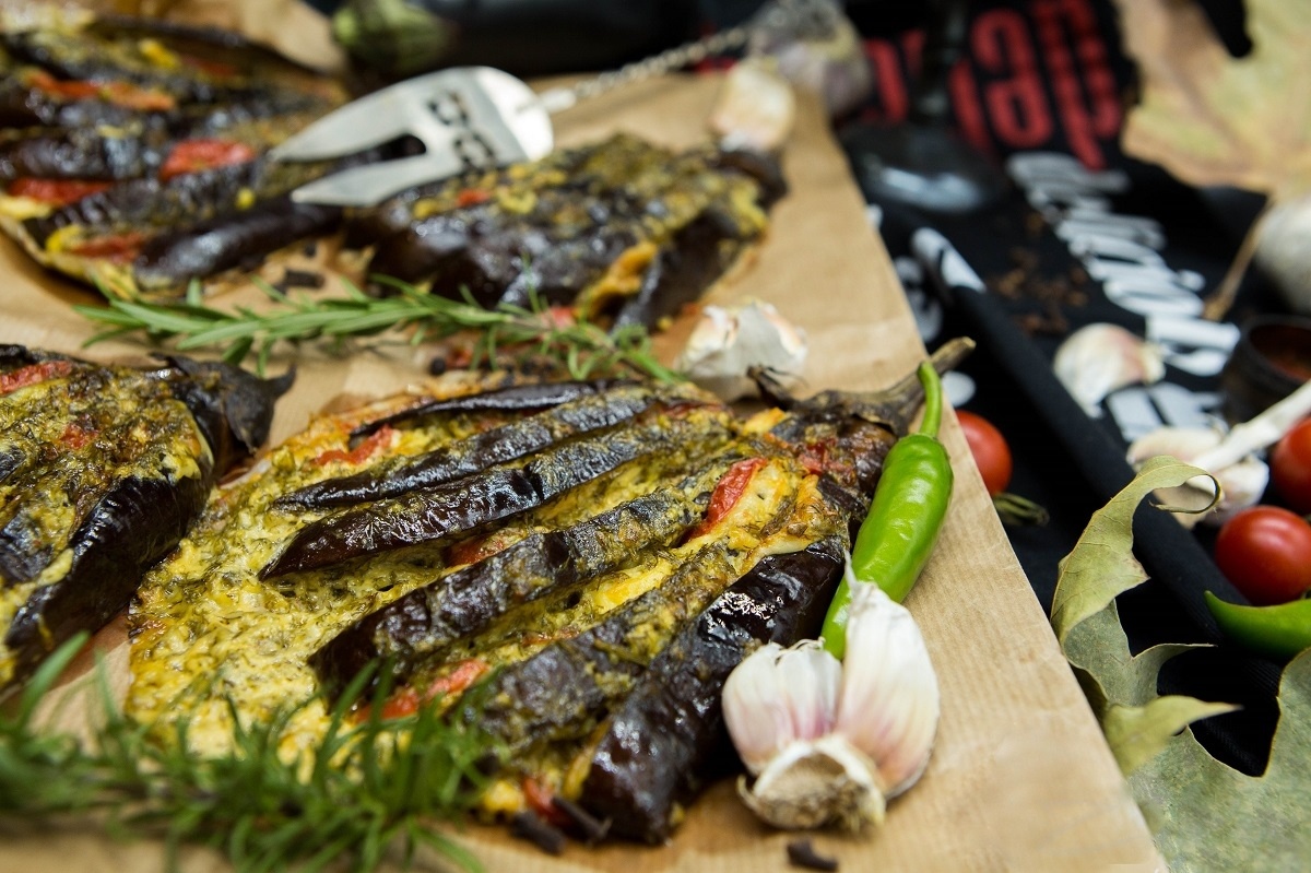 Баклажаны веером, запеченные в духовке – рецепт с сыром, помидорами, Жар-птица