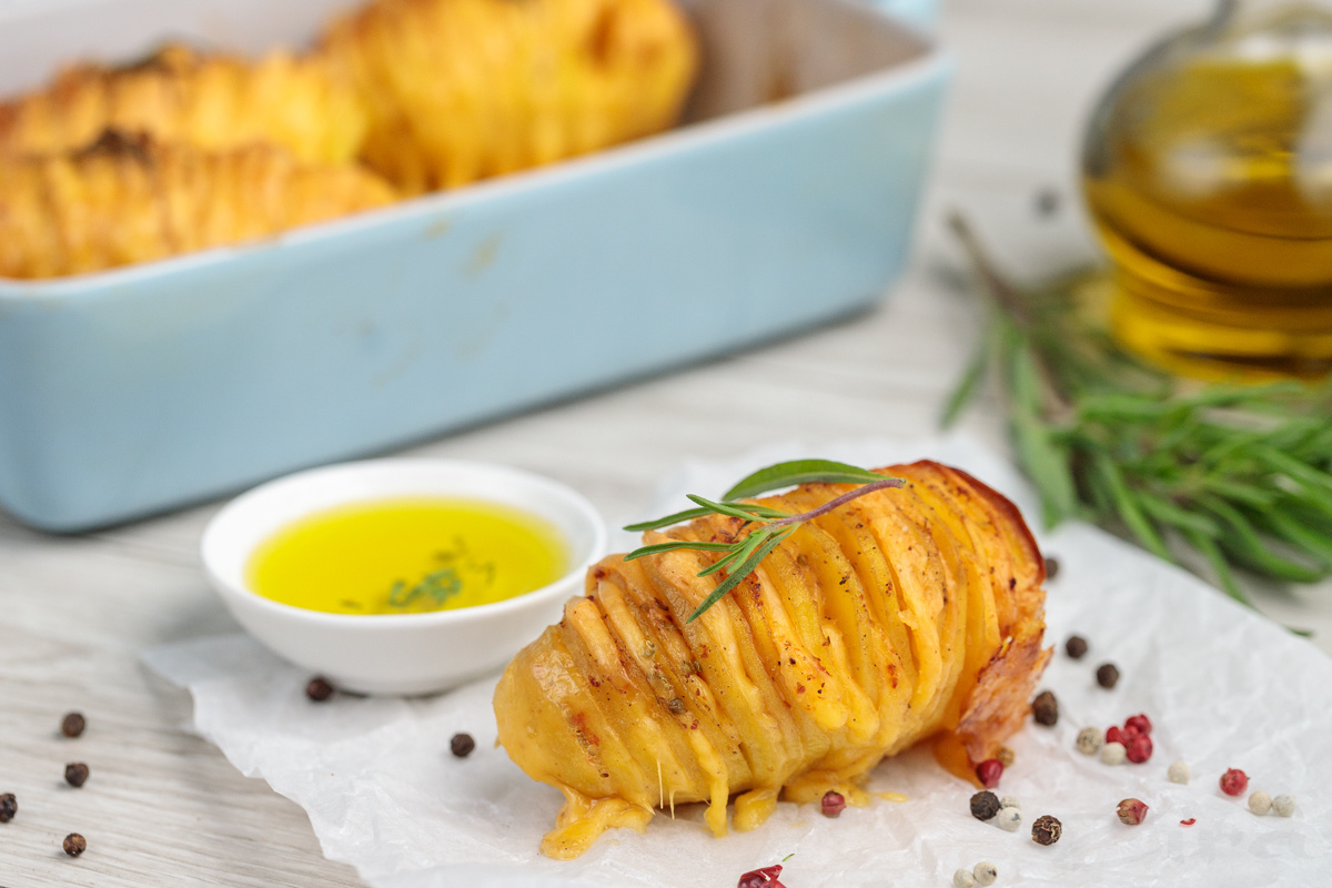 Аппетитная картошка «Гармошка» в духовке: рецепт с фото пошагово