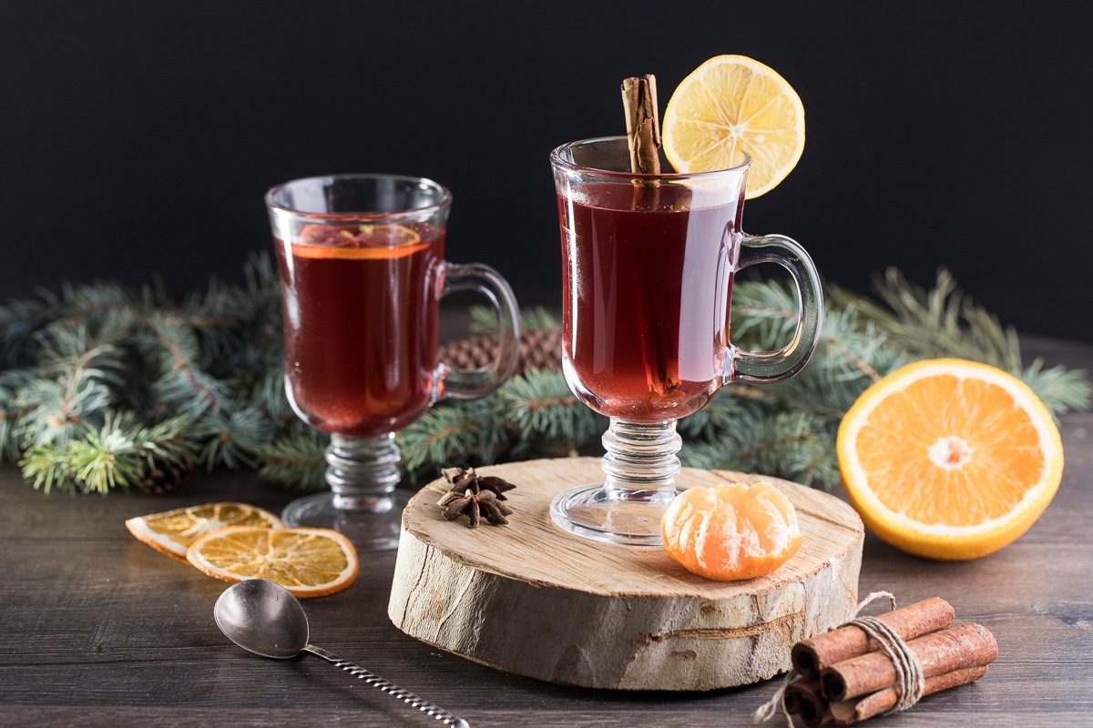 Новогодние напитки для всей семьи: 9 способов приготовления безалкогольного глинтвейна