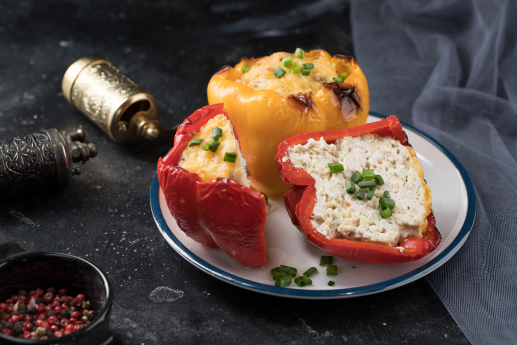 Перцы запеченные с курицей — Zira.uz