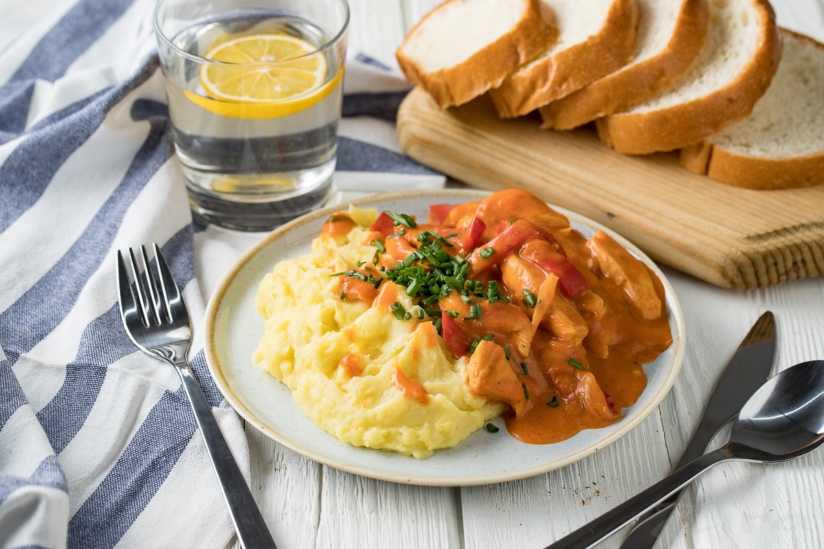 Нежнейший паприкаш с курицей – секреты и рецепт гордости венгерской кухни