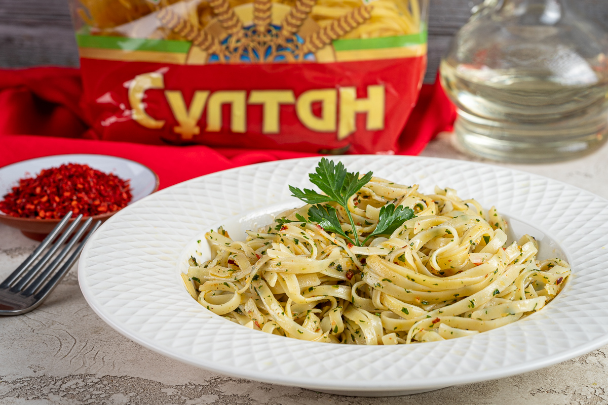 Спагетти. Реклама макарон. Спагетти красные итальянские.